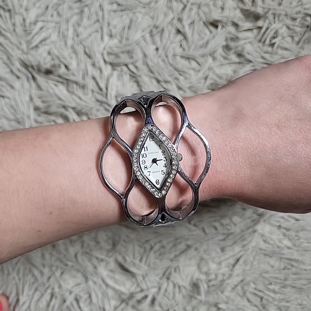 Womens Finesse Watch Vintage Unique Bracelet Cuff Silver Tone - Used ✨️💫 - Picture 3 of 11
